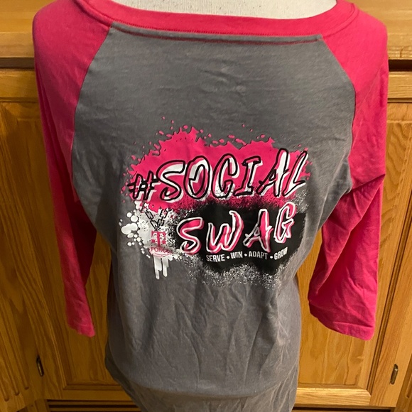 NWOT Elevate Women's Small T-Mobile T-Force Social Swag T-Shirt Gray / Pink Crew - Picture 6 of 11